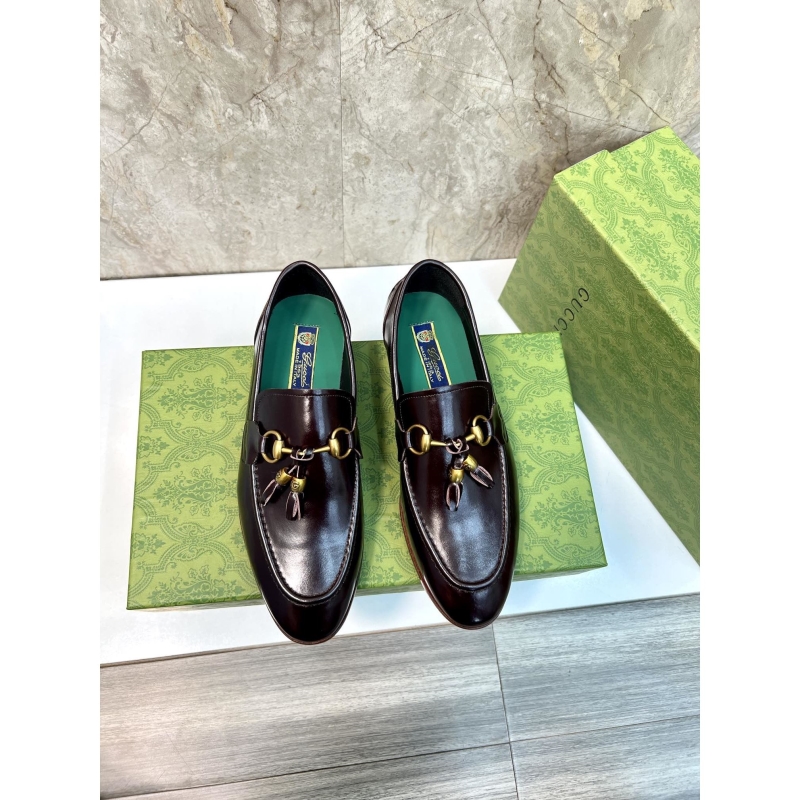 G*u*i leather shoes